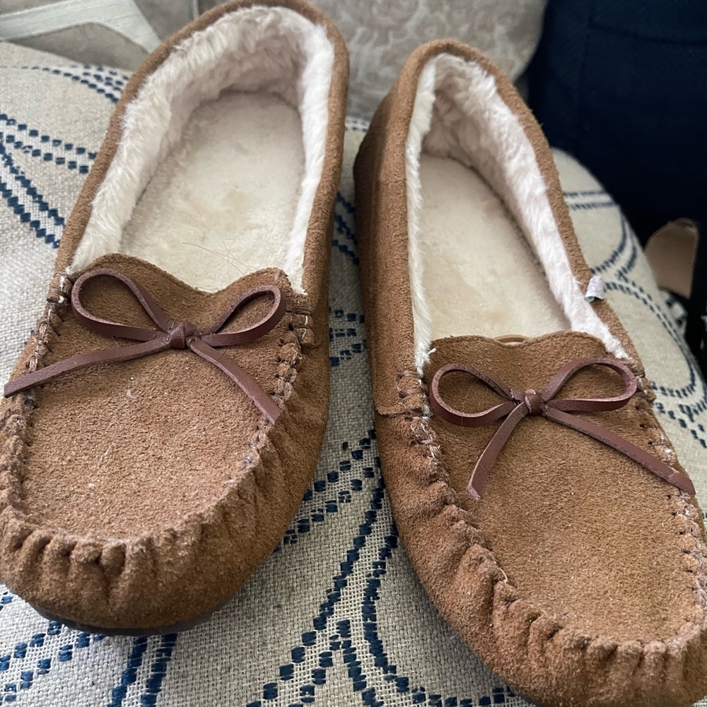 Women's Brown Faux-Suede Moccasin Slippers with Plush Lining